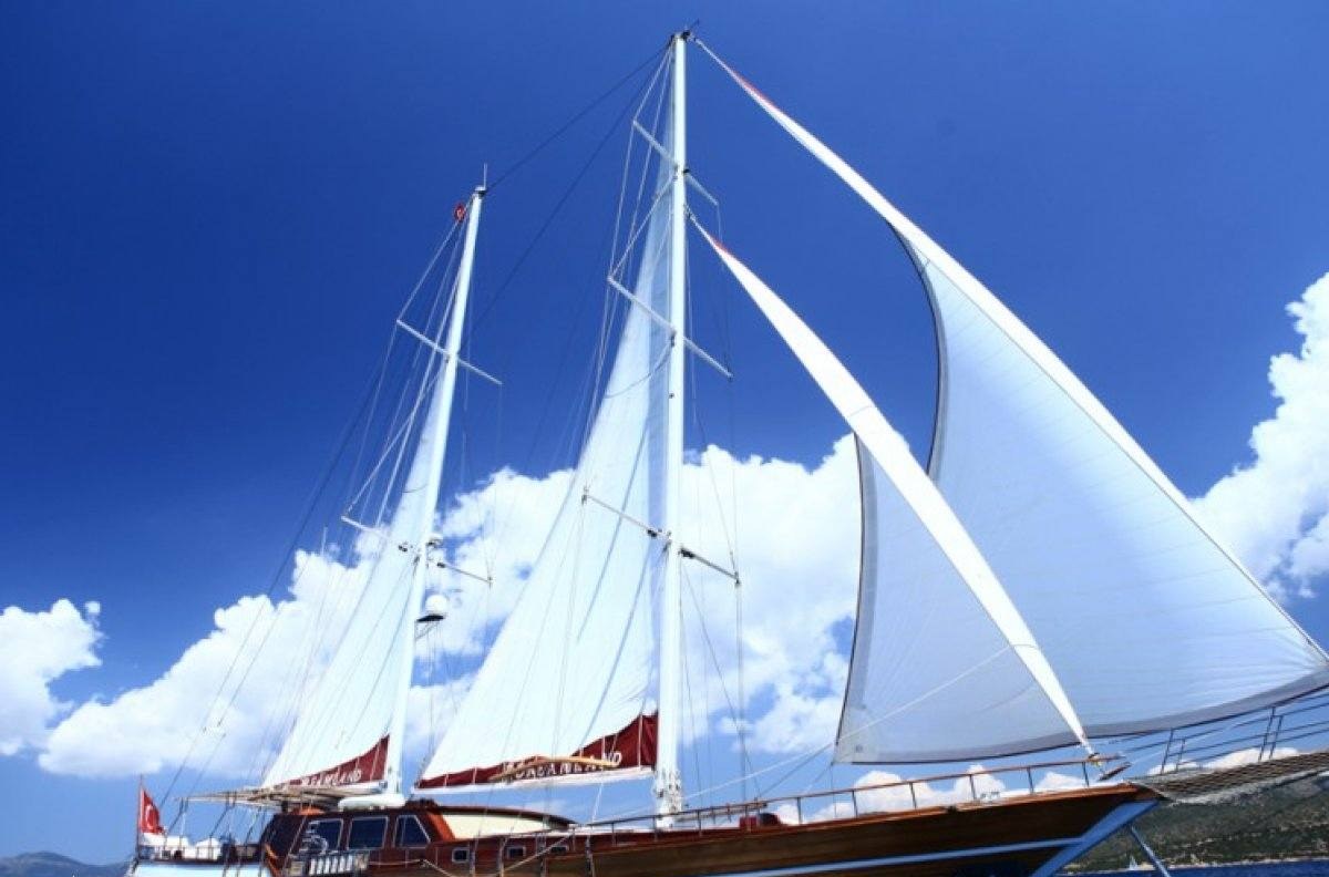 DREAMLAND yacht charter 2