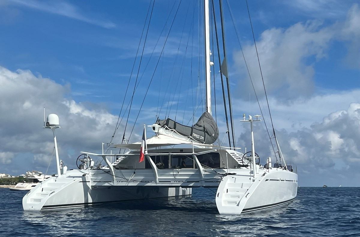 MAGIC CAT yacht charter 2