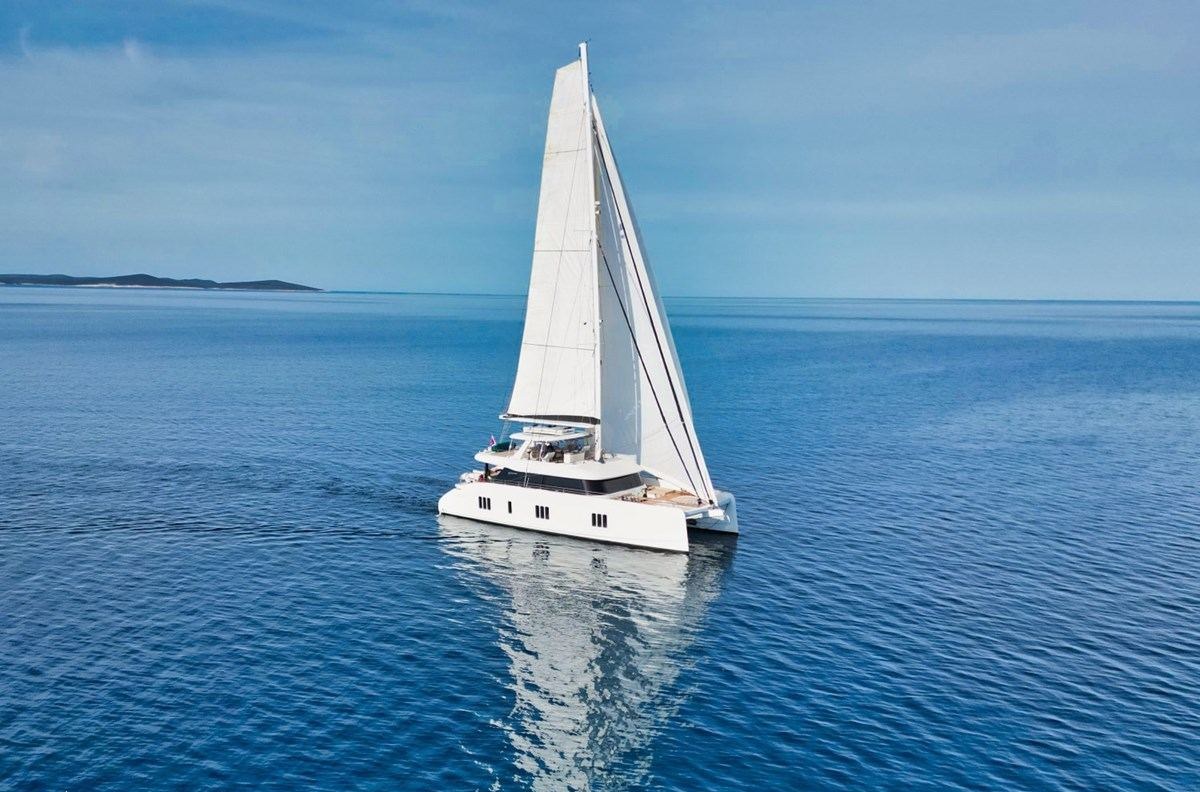 HONEYBIRD yacht charter 2