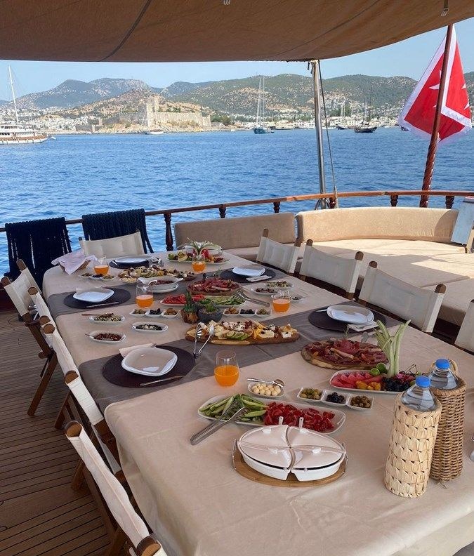 QUEEN OF DATCA yacht charter 4