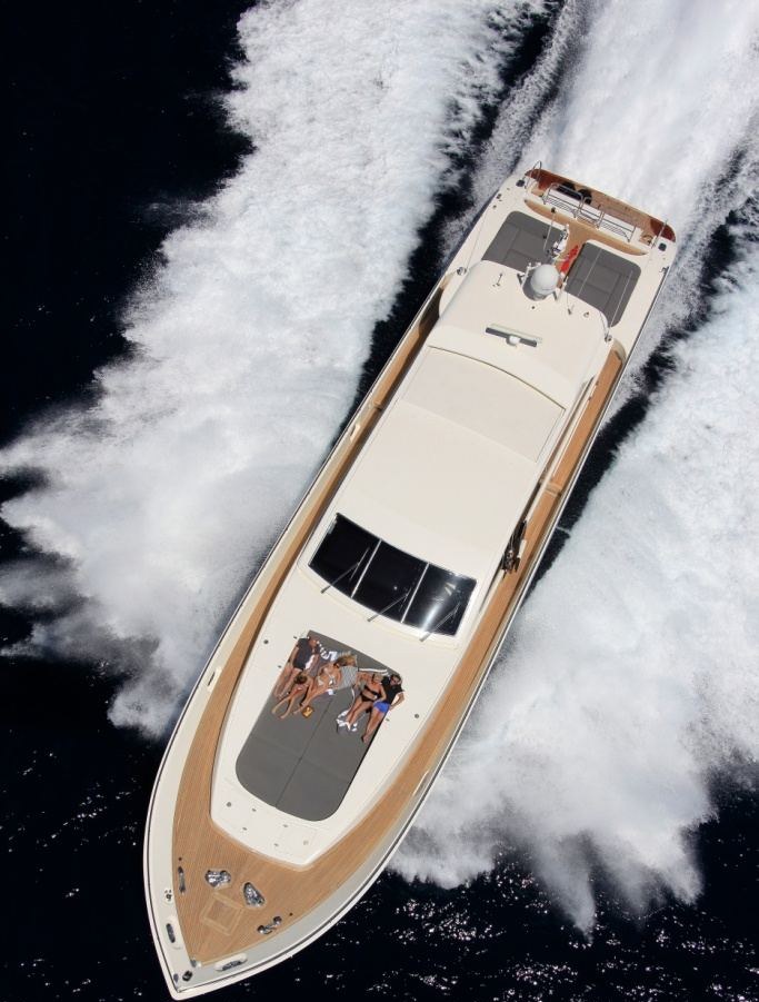 MOON GLIDER yacht charter 4