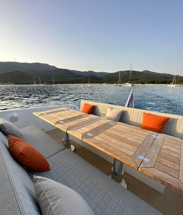REVE BLEU yacht charter 4