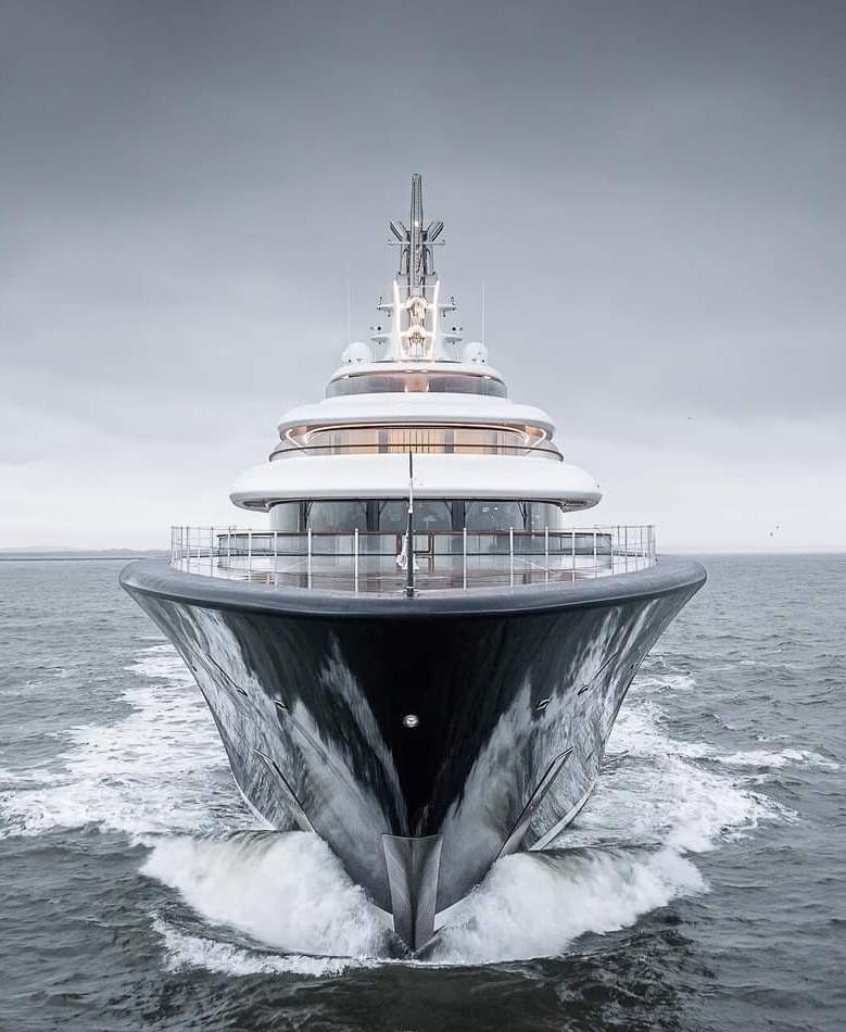 BREAKTHROUGH yacht charter 4