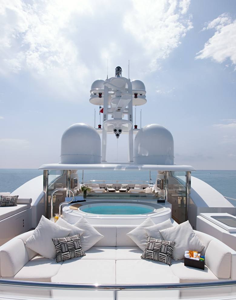 HURRICANE RUN yacht charter 3