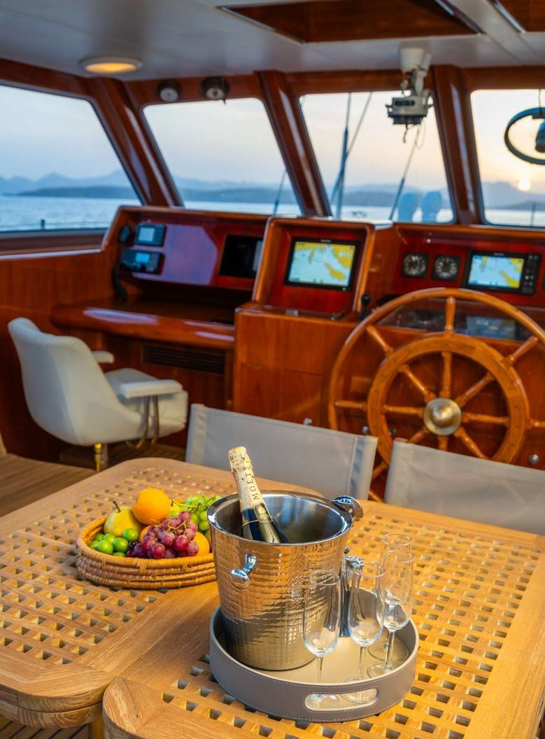 COLOMBAIO yacht charter 4