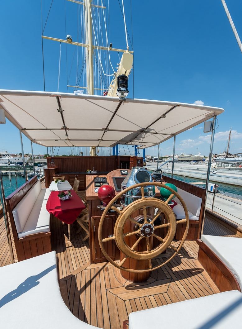 CHRONOS yacht charter 4