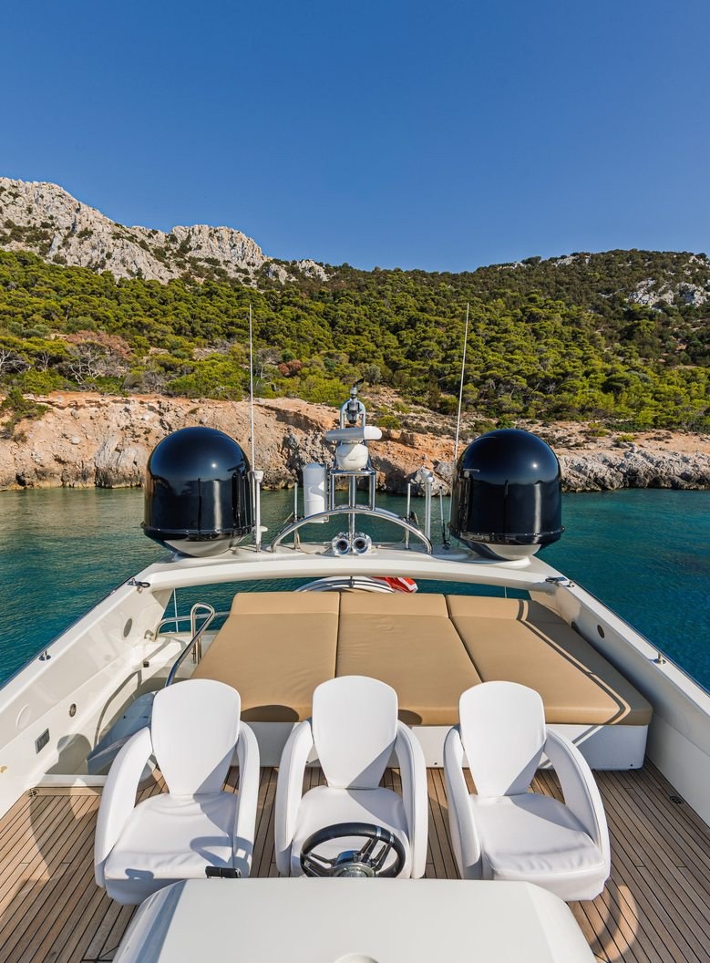 BLADE 6 yacht charter 5