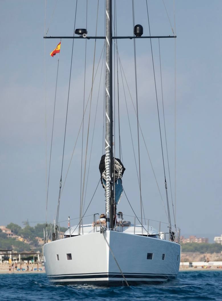 BEAUTIFUL DAY yacht charter 5