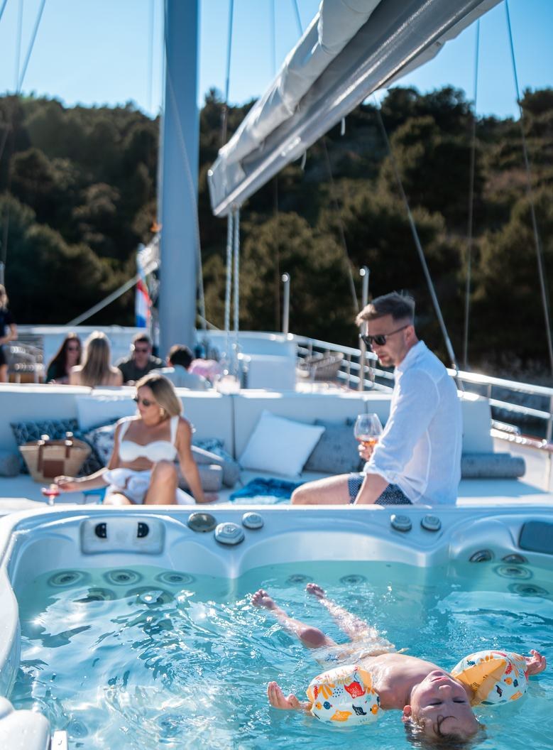 NOCTURNO yacht charter 4