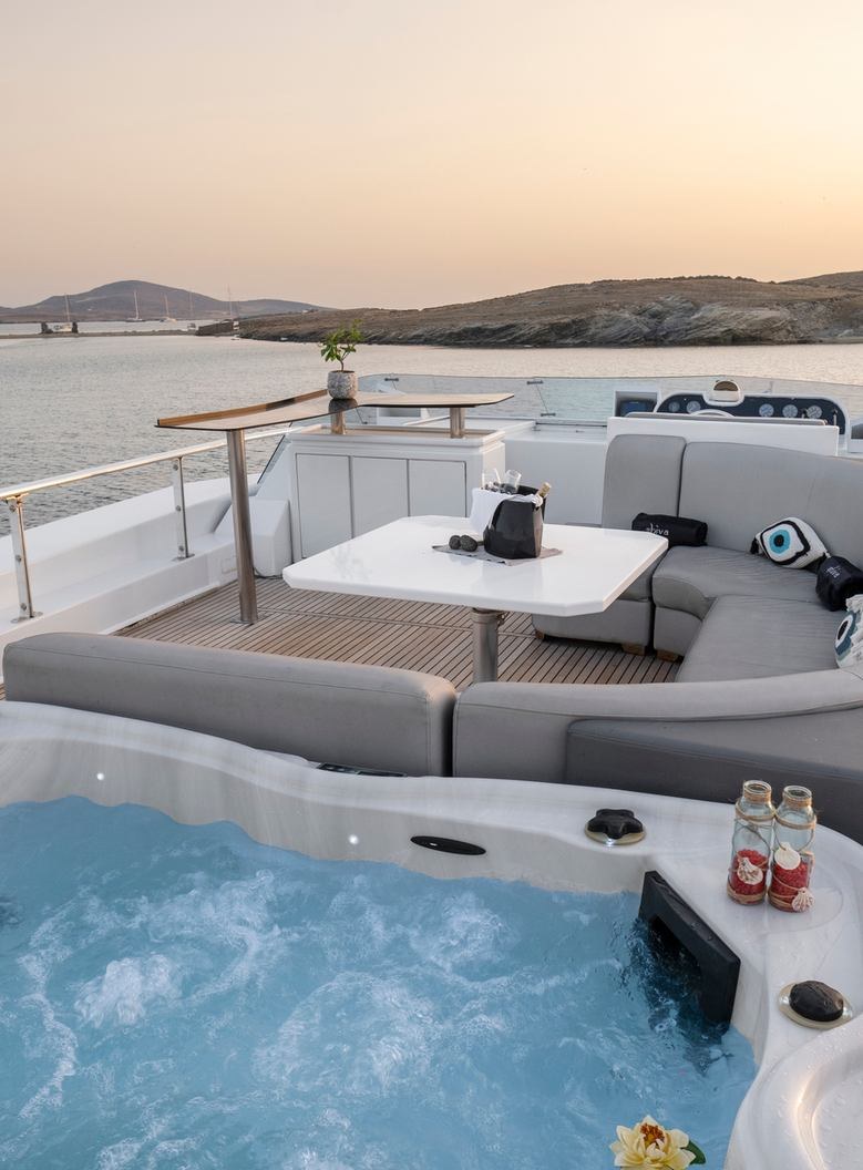 SHIVA yacht charter 4