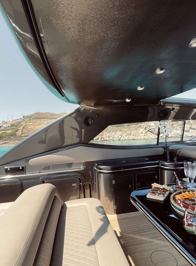 007 yacht charter 4