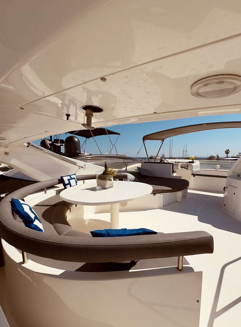 ARCELIA yacht charter 4