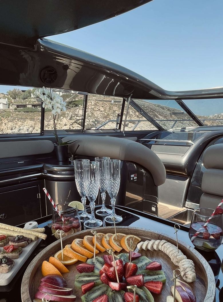 007 yacht charter 5