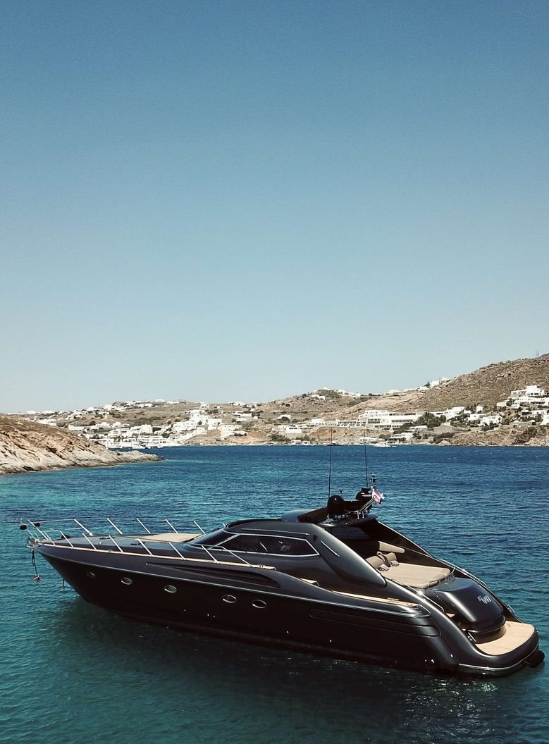 007 yacht charter 2