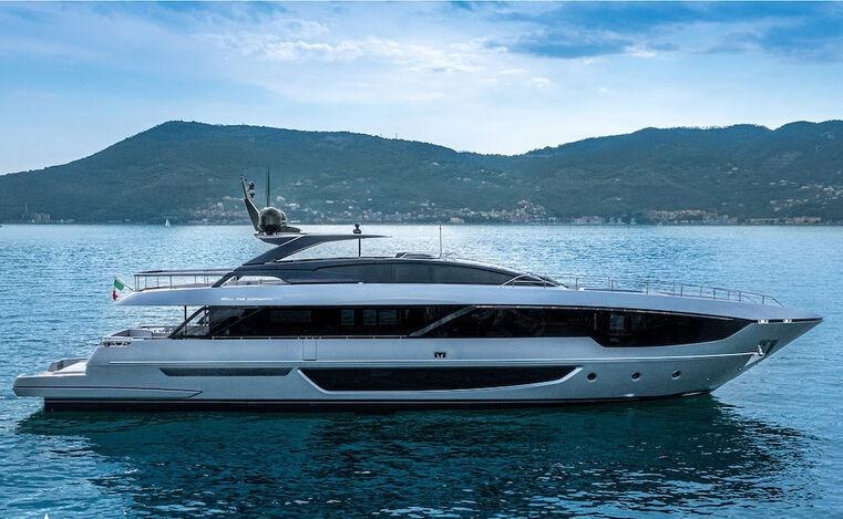 ICONA yacht charter 2