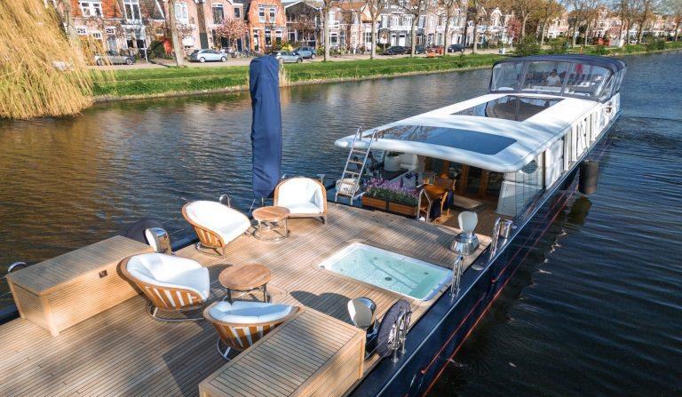 WONDERLAND yacht charter 3