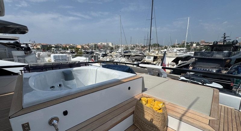 LADY AGA yacht charter 4