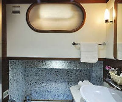 DOLCE MARE yacht charter 3