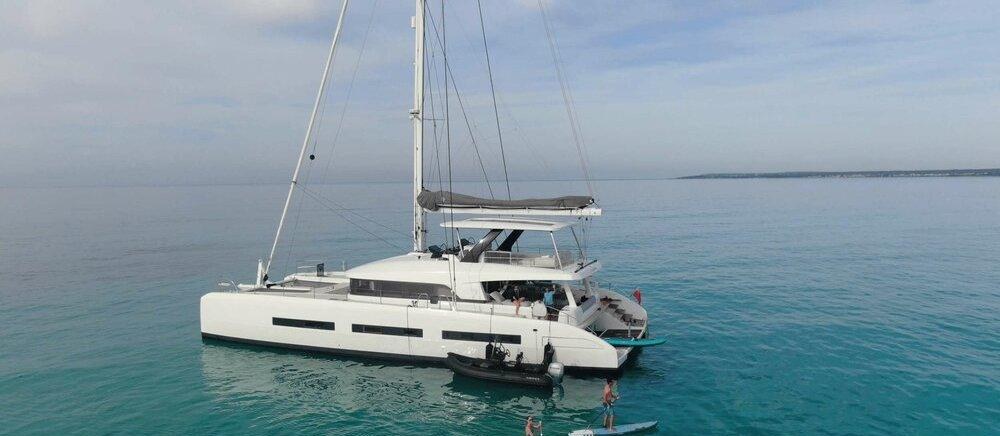 CAT TUA yacht charter 2