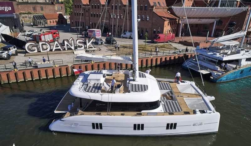 FEEL THE BLUE yacht charter 2