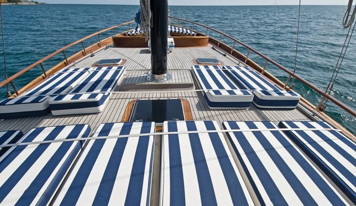 SANTA LUCIA yacht charter 3