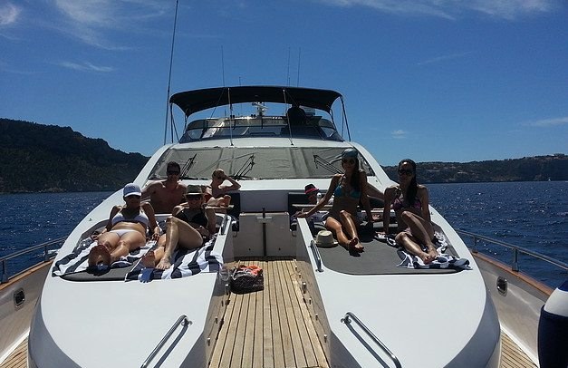 LADY ALHENA OF LONDON yacht charter 3