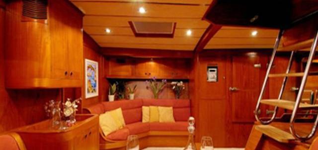 MIDNIGHT SUN OF LONDON yacht charter 5