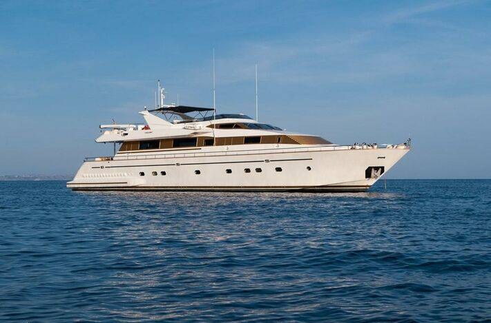 BLUE GOLD yacht charter 2