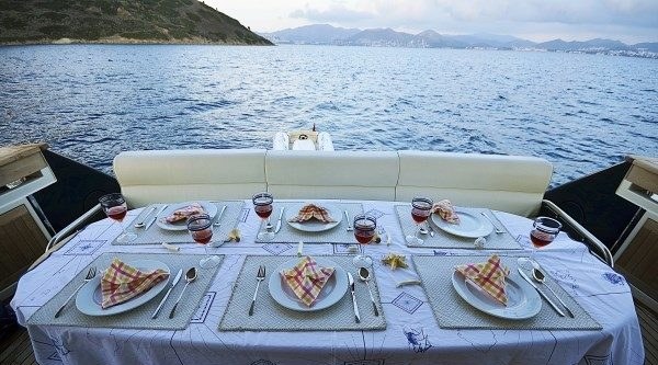 SAKURA yacht charter 5