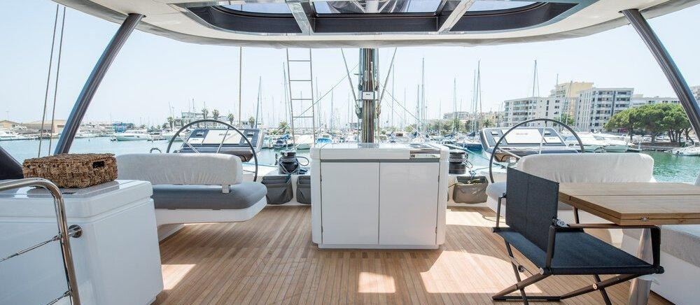 CAT TUA yacht charter 4