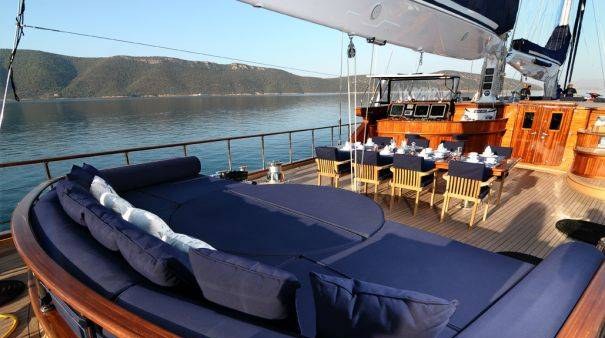 CLEAR EYES yacht charter 5