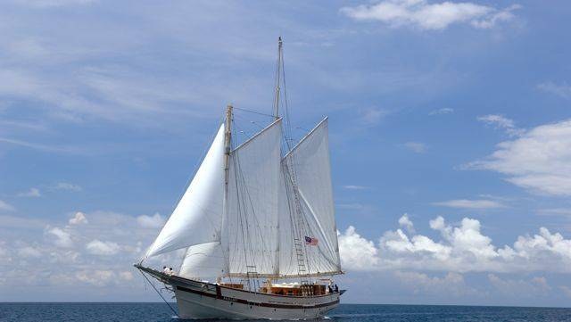 RAJA LAUT yacht charter 2