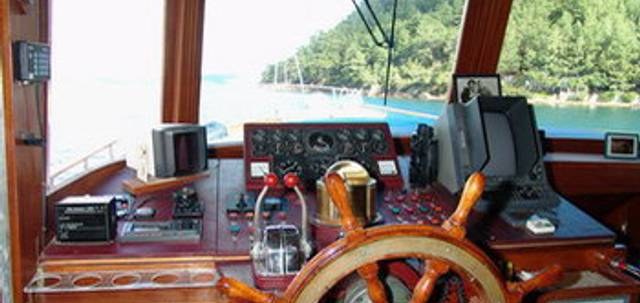 SHANGRI - LA yacht charter 3
