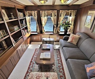 HALAS 71 yacht charter 3