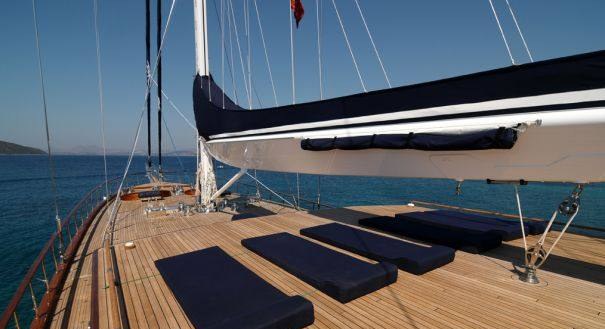CLEAR EYES yacht charter 4