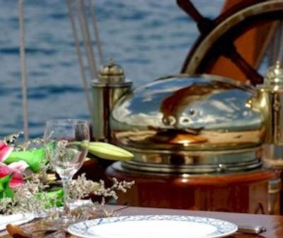 MOONBEAM IV yacht charter 4