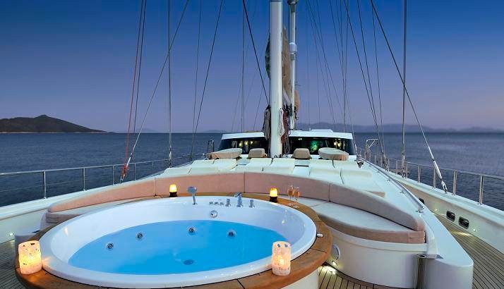 DOLCE MARE yacht charter 5