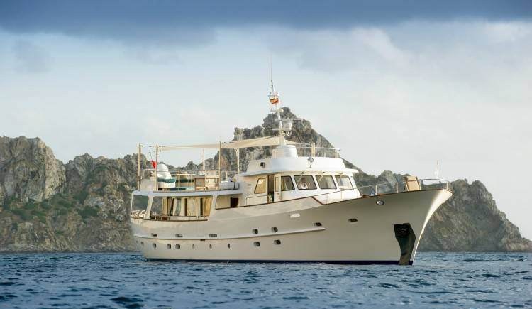 MONARA yacht charter 2