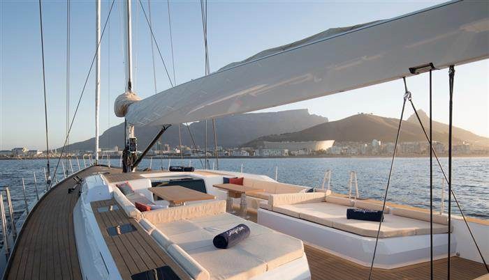 KIWAYU yacht charter 4