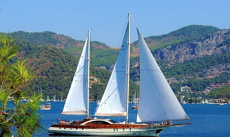 JUSTINIANO yacht charter 2