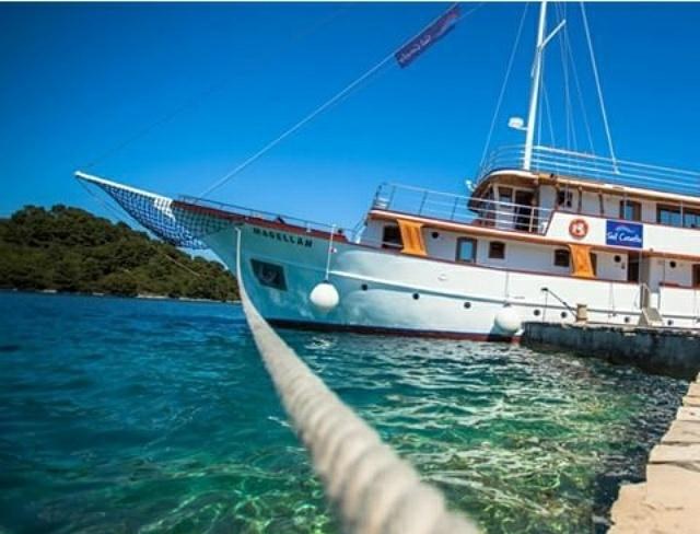 MAGELLAN yacht charter 4