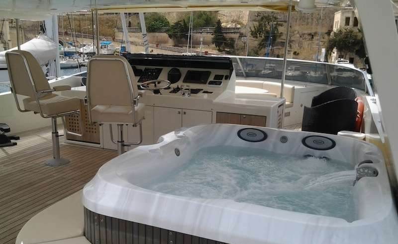 ARIA yacht charter 3