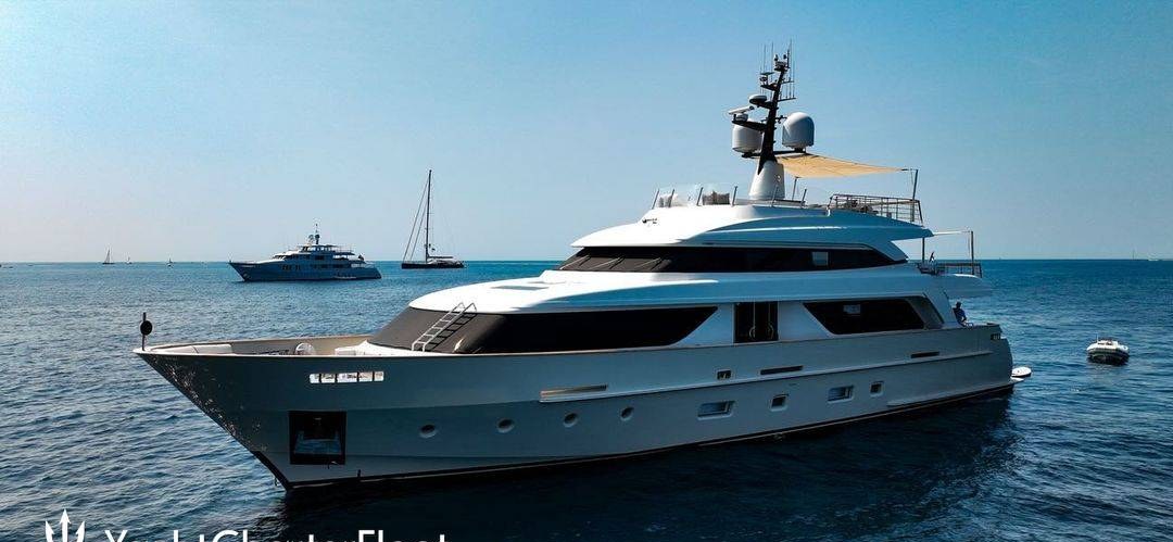 TINY WAVE yacht charter 2