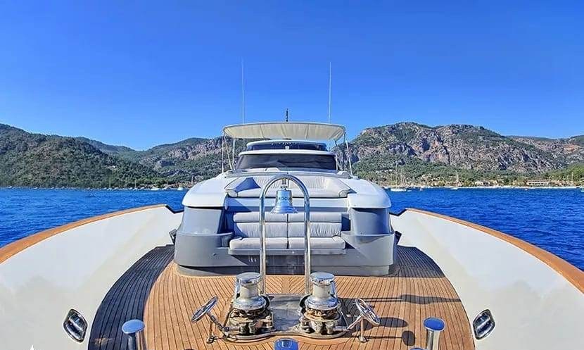 CROCUS yacht charter 3
