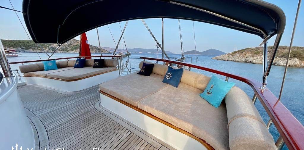 QUESTA VITA yacht charter 4