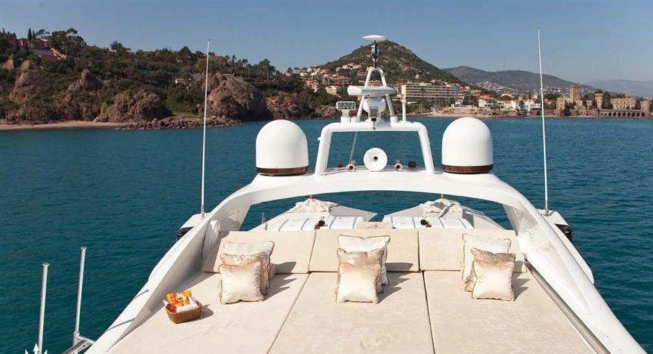 YOT CAPRI yacht charter 4