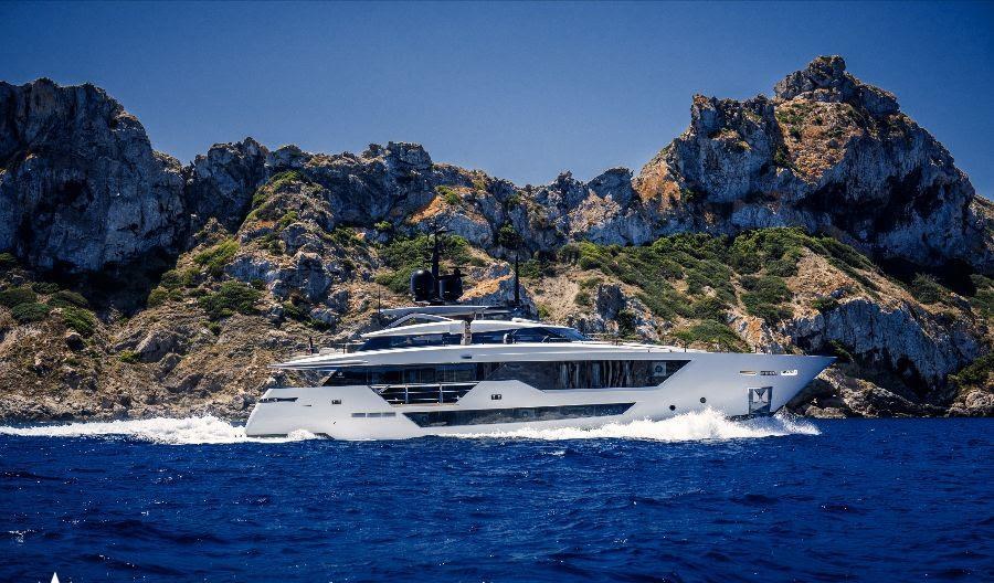 ALVIUM yacht charter 5