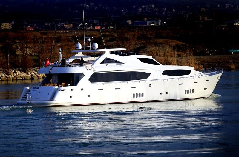 ZEPPELIN yacht charter 4