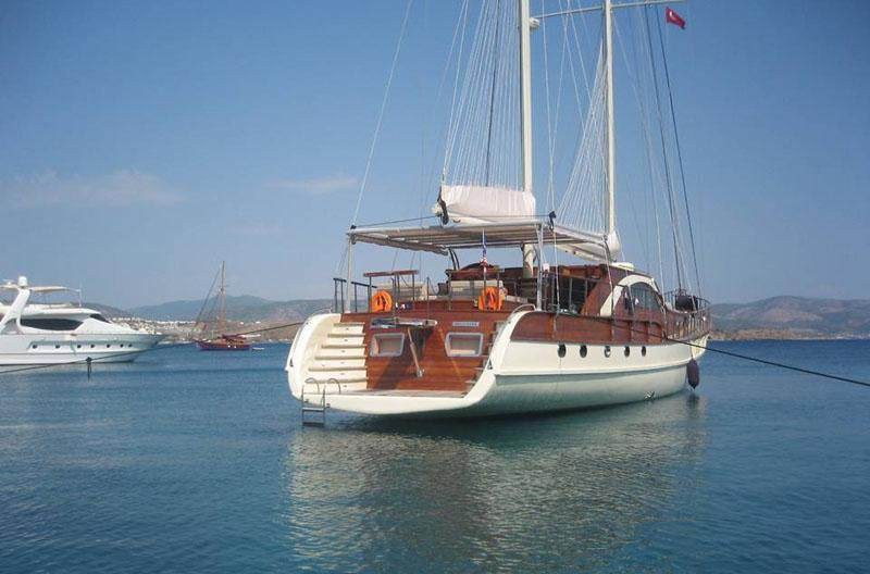 JUSTINIANO yacht charter 4