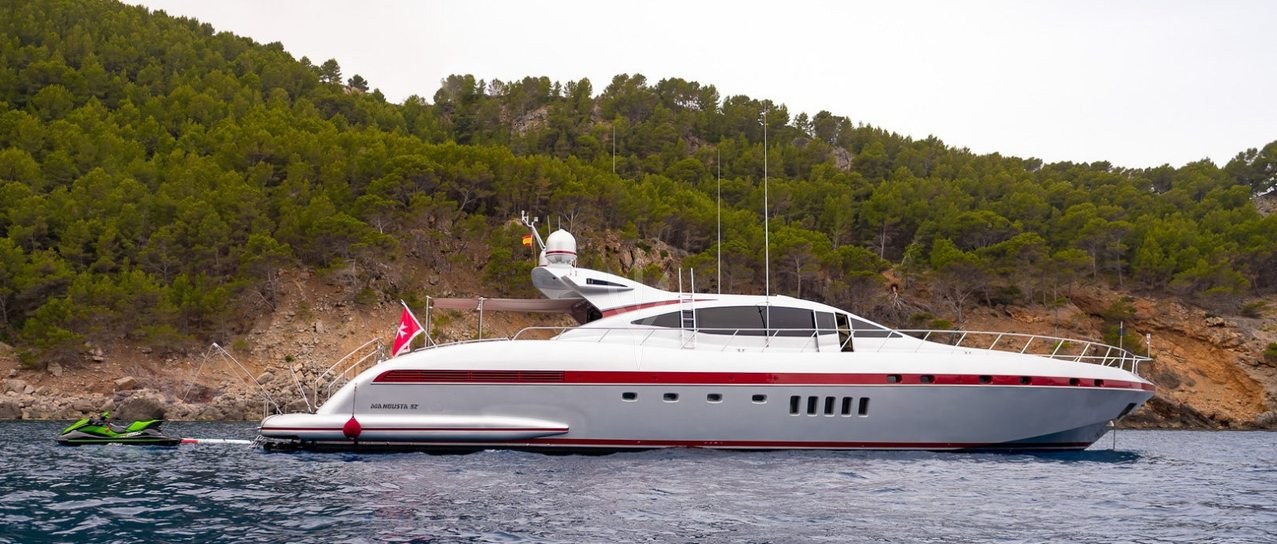 LA DIGUE yacht charter 1
